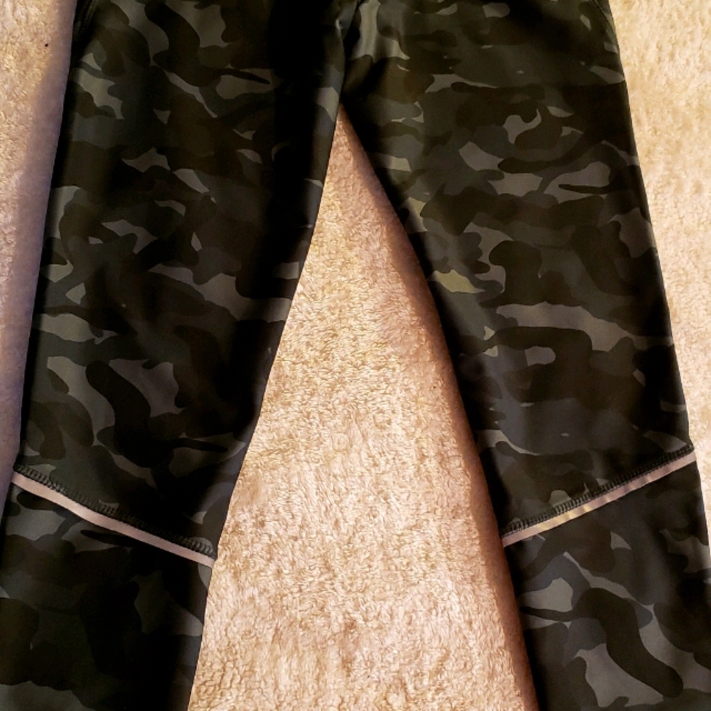 MARIKA Camo Leggings
